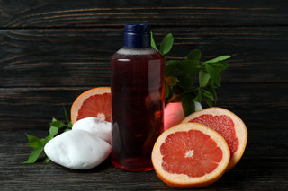 Tauchen Sie ein in die Welt der Naturkosmetik und gönnen Sie sich das belebende Duschgel. Natürliche Pflege für Ihre Haut, ohne Kompromisse.